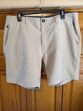 7 Diamonds Khaki Flat Front Performance Shorts-Size 36.